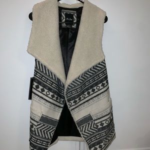 NWT B&W aztec print winter sleeveless cardigan